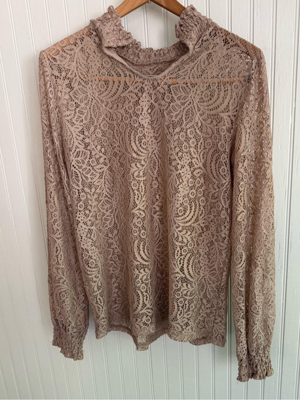 Cable & Gauge Lace Long-Sleeve Shirt Size M Mock Neck Top in Taupe - Picture 4 of 4
